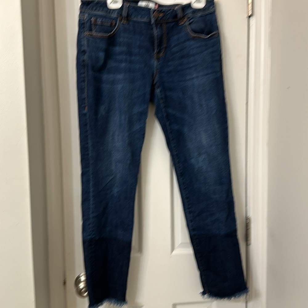 Cabi 8 slim boyfriend stars raw hem 19” w 28” inseam 9” rise so cute stretch